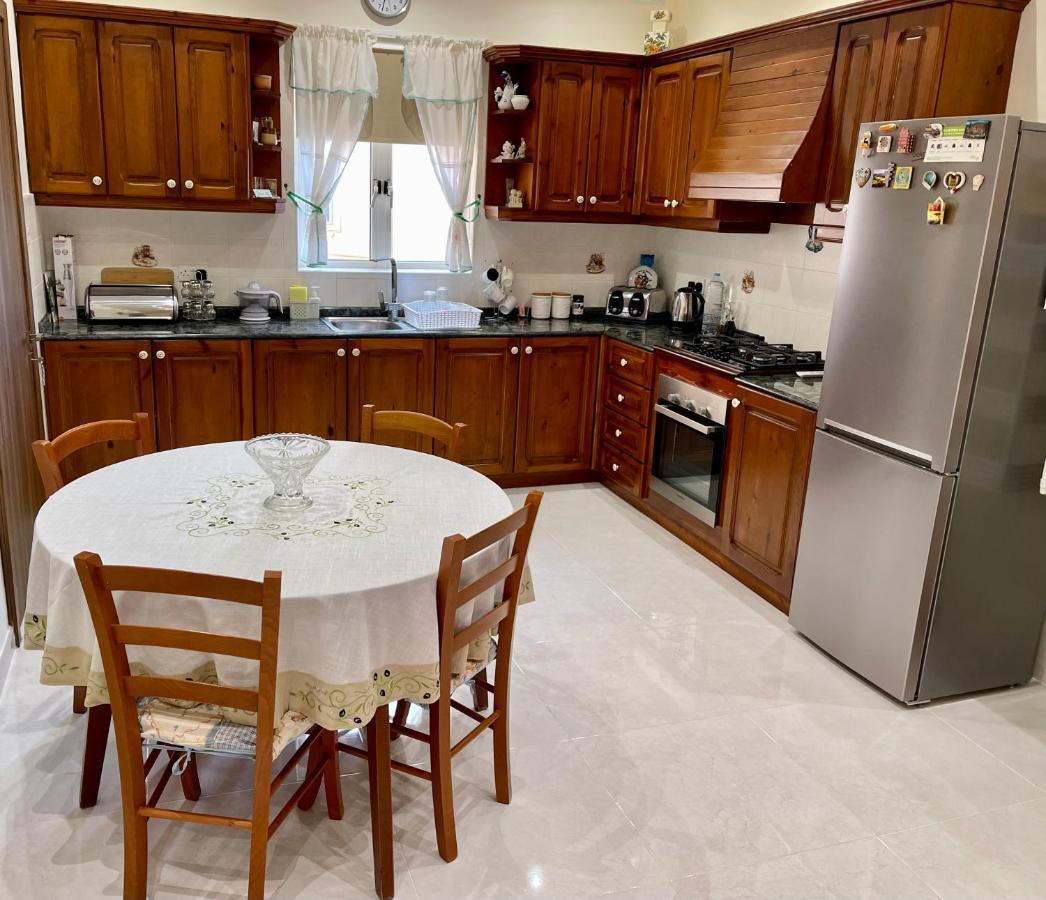 Sunrise Apt Near Beach Smarttv & Netflix Birżebbuġa Eksteriør billede